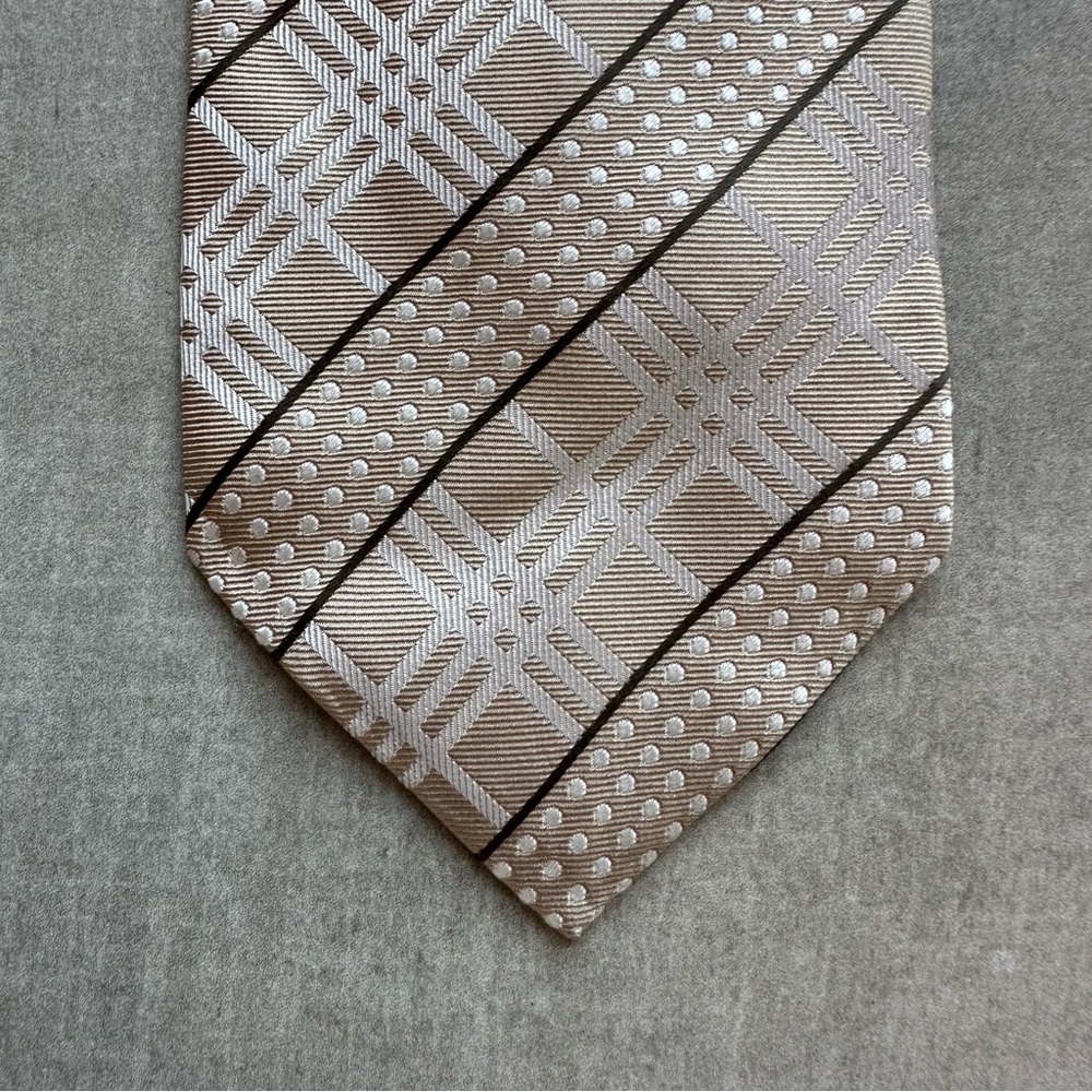 Burberry Tan Silk Tie with Geometric Pattern - Picture 5 of 5